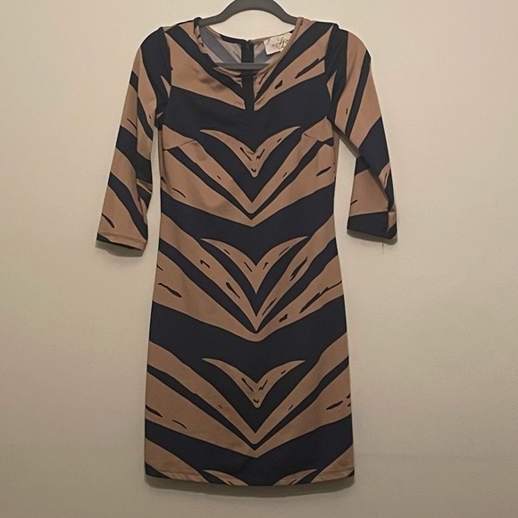 JB by Julie Brown Dresses & Skirts - JB By Julie Brown Keyhole Sheath Dress